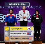 노란 수영복에 섹시한 몸매 어필하는 존예 처자