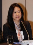 노란 수영복에 섹시한 몸매 어필하는 존예 처자