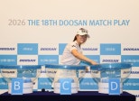 노란 수영복에 섹시한 몸매 어필하는 존예 처자