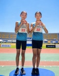 노란 수영복에 섹시한 몸매 어필하는 존예 처자