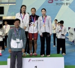 노란 수영복에 섹시한 몸매 어필하는 존예 처자