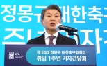 노란 수영복에 섹시한 몸매 어필하는 존예 처자