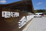 노란 수영복에 섹시한 몸매 어필하는 존예 처자