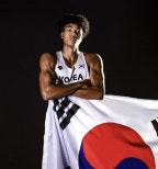 노란 수영복에 섹시한 몸매 어필하는 존예 처자