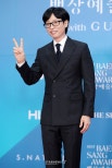 Yoo Jae Suk Shines at 61st Baeksang Arts Awards