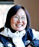 노란 수영복에 섹시한 몸매 어필하는 존예 처자