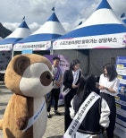 노란 수영복에 섹시한 몸매 어필하는 존예 처자