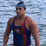 노란 수영복에 섹시한 몸매 어필하는 존예 처자