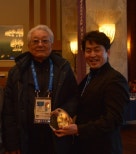 노란 수영복에 섹시한 몸매 어필하는 존예 처자