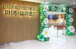 노란 수영복에 섹시한 몸매 어필하는 존예 처자
