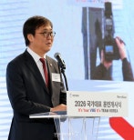 노란 수영복에 섹시한 몸매 어필하는 존예 처자