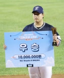 노란 수영복에 섹시한 몸매 어필하는 존예 처자
