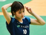 노란 수영복에 섹시한 몸매 어필하는 존예 처자