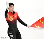 노란 수영복에 섹시한 몸매 어필하는 존예 처자