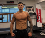 노란 수영복에 섹시한 몸매 어필하는 존예 처자