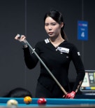 노란 수영복에 섹시한 몸매 어필하는 존예 처자