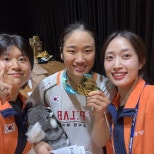 노란 수영복에 섹시한 몸매 어필하는 존예 처자