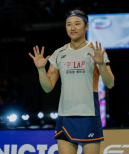 노란 수영복에 섹시한 몸매 어필하는 존예 처자