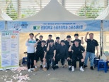 노란 수영복에 섹시한 몸매 어필하는 존예 처자