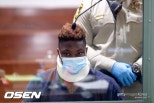 노란 수영복에 섹시한 몸매 어필하는 존예 처자