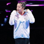 노란 수영복에 섹시한 몸매 어필하는 존예 처자