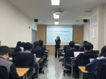 노란 수영복에 섹시한 몸매 어필하는 존예 처자
