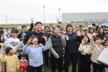 노란 수영복에 섹시한 몸매 어필하는 존예 처자