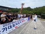 노란 수영복에 섹시한 몸매 어필하는 존예 처자