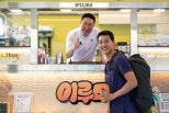 노란 수영복에 섹시한 몸매 어필하는 존예 처자