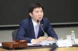 노란 수영복에 섹시한 몸매 어필하는 존예 처자
