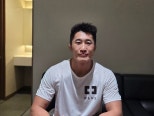 노란 수영복에 섹시한 몸매 어필하는 존예 처자