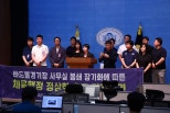 노란 수영복에 섹시한 몸매 어필하는 존예 처자