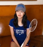 노란 수영복에 섹시한 몸매 어필하는 존예 처자