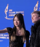 노란 수영복에 섹시한 몸매 어필하는 존예 처자