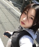 노란 수영복에 섹시한 몸매 어필하는 존예 처자
