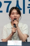 노란 수영복에 섹시한 몸매 어필하는 존예 처자