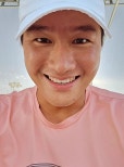 노란 수영복에 섹시한 몸매 어필하는 존예 처자