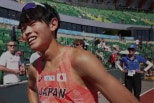 노란 수영복에 섹시한 몸매 어필하는 존예 처자