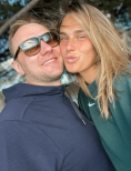 노란 수영복에 섹시한 몸매 어필하는 존예 처자