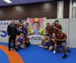 노란 수영복에 섹시한 몸매 어필하는 존예 처자