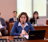 노란 수영복에 섹시한 몸매 어필하는 존예 처자