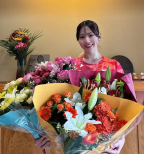 노란 수영복에 섹시한 몸매 어필하는 존예 처자