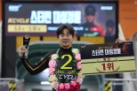 노란 수영복에 섹시한 몸매 어필하는 존예 처자