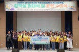 노란 수영복에 섹시한 몸매 어필하는 존예 처자