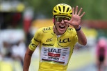 노란 수영복에 섹시한 몸매 어필하는 존예 처자