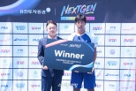 노란 수영복에 섹시한 몸매 어필하는 존예 처자
