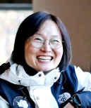 노란 수영복에 섹시한 몸매 어필하는 존예 처자