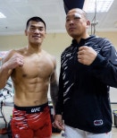 노란 수영복에 섹시한 몸매 어필하는 존예 처자