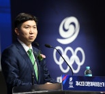 노란 수영복에 섹시한 몸매 어필하는 존예 처자