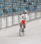 노란 수영복에 섹시한 몸매 어필하는 존예 처자